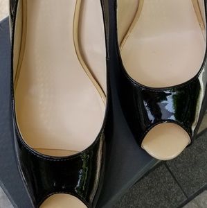 TAHARI BLACK LEATHER PEEP TOE HEALS